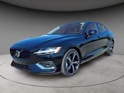 2024 Volvo S60 AWD B5 Core Dark Theme 4DR Sedan