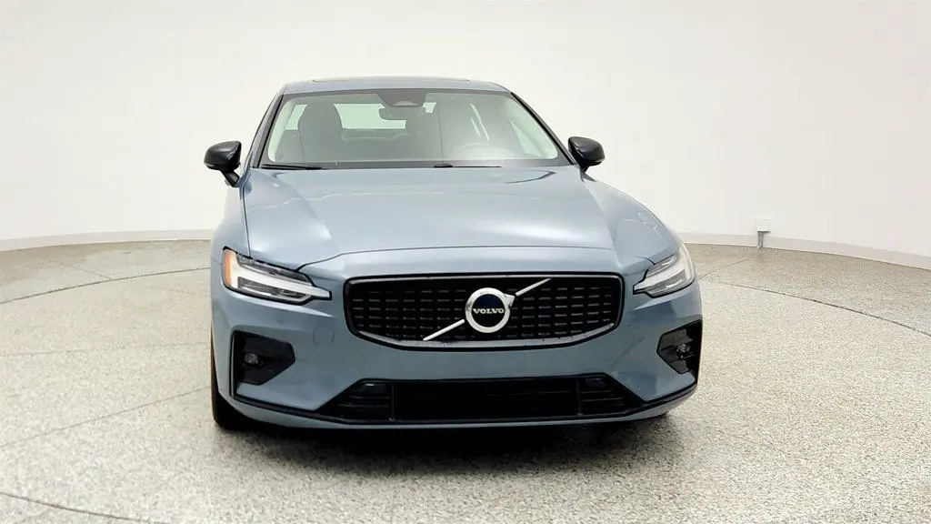 2023 Volvo S60 B5 Core Dark Theme