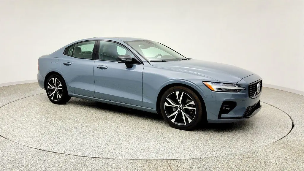 2023 Volvo S60 B5 Core Dark Theme