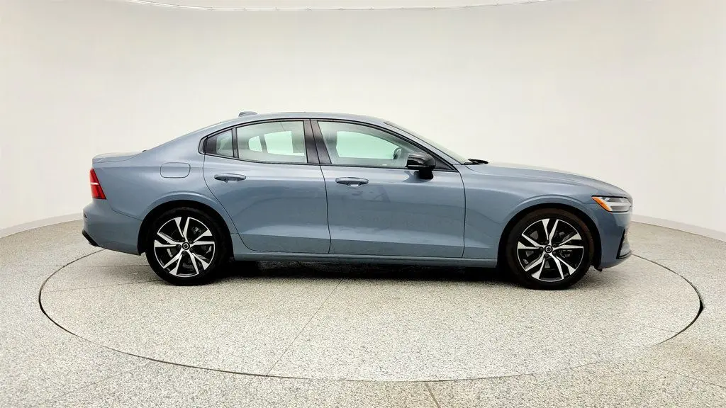 2023 Volvo S60 B5 Core Dark Theme