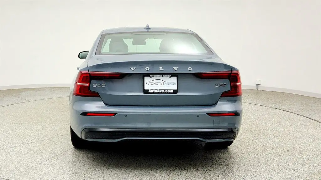 2023 Volvo S60 B5 Core Dark Theme
