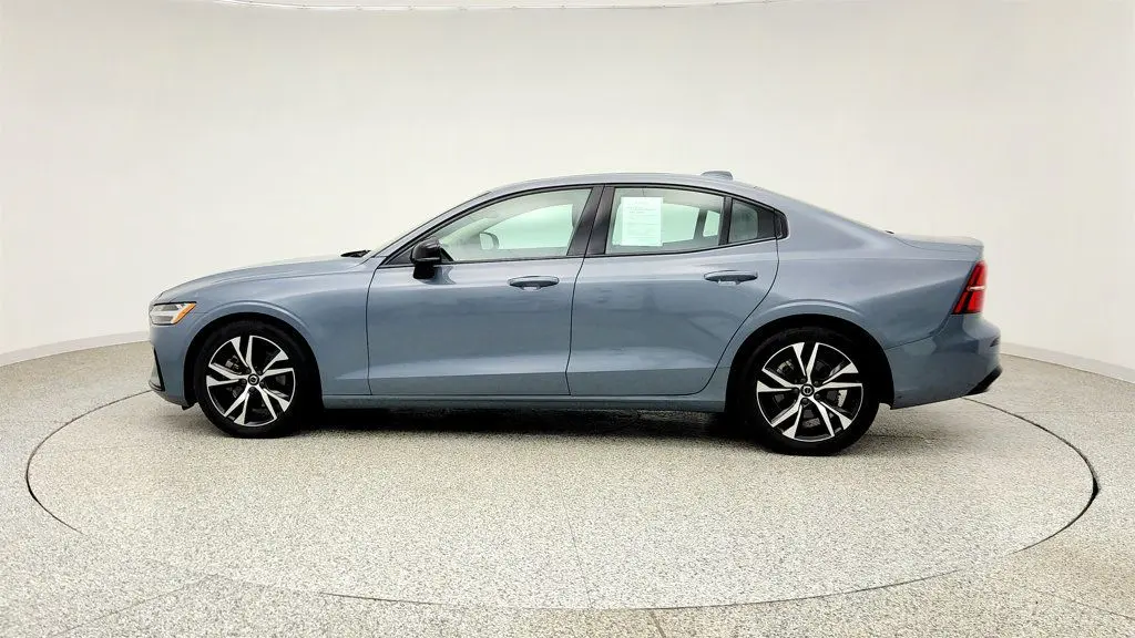 2023 Volvo S60 B5 Core Dark Theme