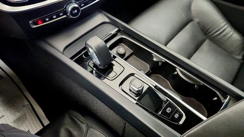 2023 Volvo S60 B5 Core Dark Theme