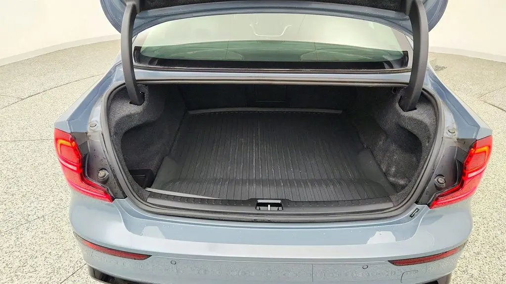 2023 Volvo S60 B5 Core Dark Theme