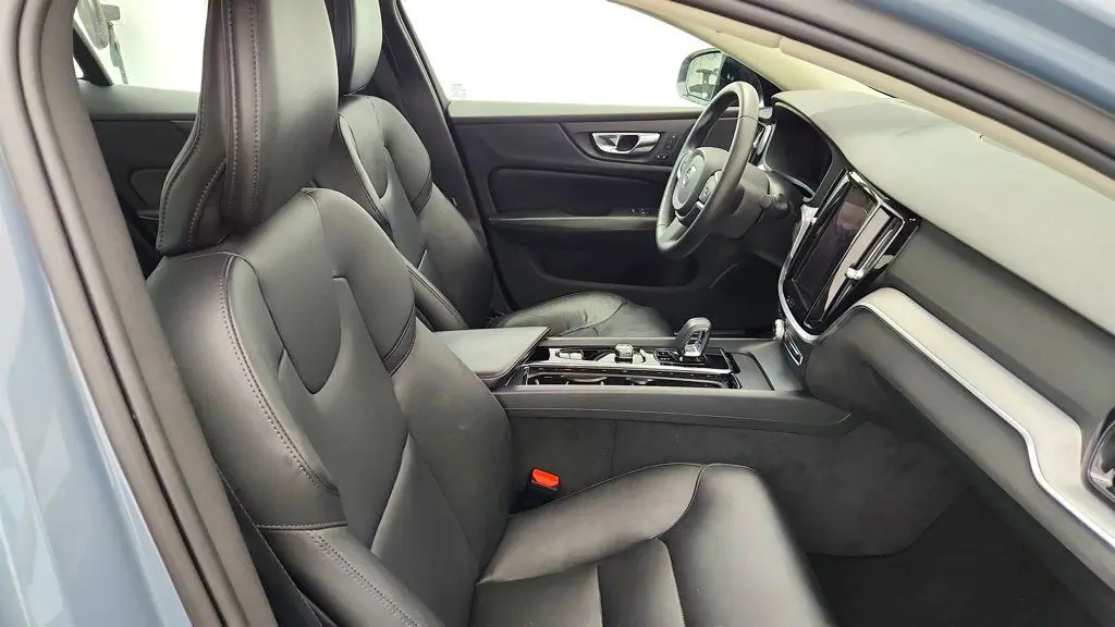2023 Volvo S60 B5 Core Dark Theme
