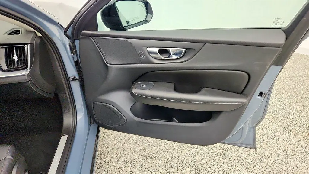 2023 Volvo S60 B5 Core Dark Theme