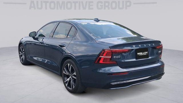 2024 Volvo S60 B5 Core Dark Theme