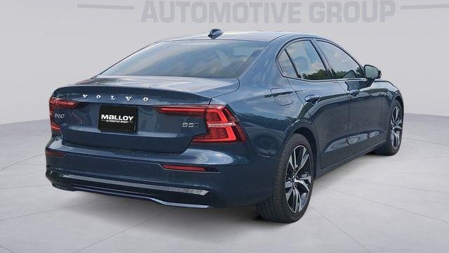 2024 Volvo S60 B5 Core Dark Theme