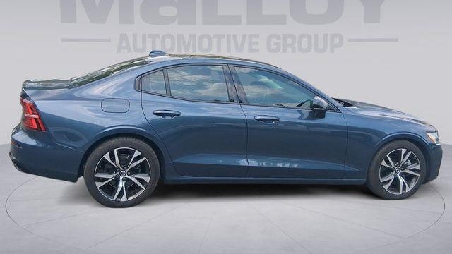 2024 Volvo S60 B5 Core Dark Theme