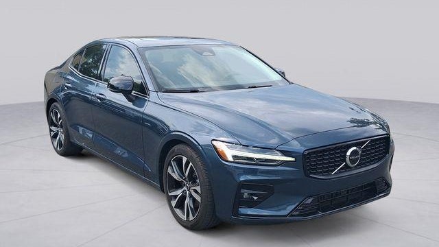 2024 Volvo S60 B5 Core Dark Theme
