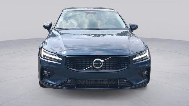 2024 Volvo S60 B5 Core Dark Theme