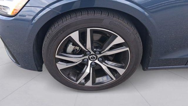 2024 Volvo S60 B5 Core Dark Theme