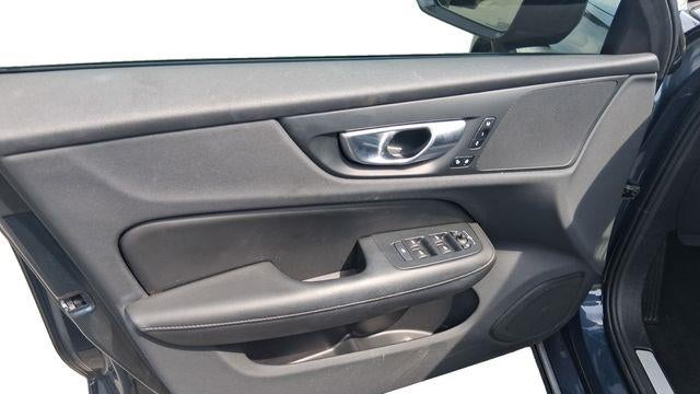 2024 Volvo S60 B5 Core Dark Theme