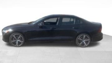 2024 Volvo S60 B5 Core Dark Theme