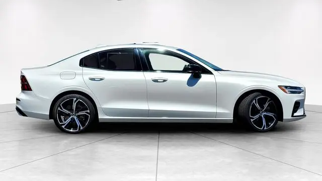 2024 Volvo S60 B5 Core Dark Theme