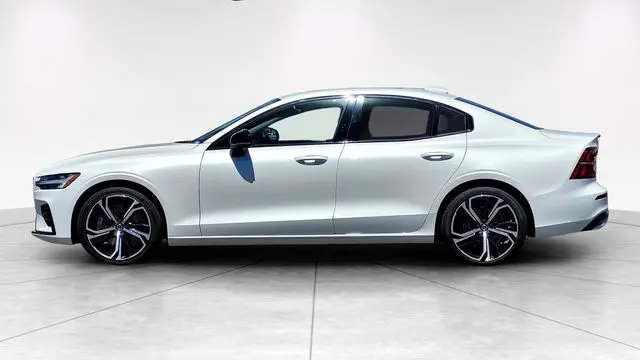 2024 Volvo S60 B5 Core Dark Theme