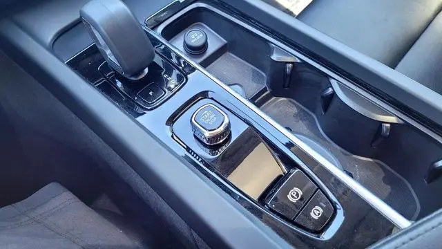 2024 Volvo S60 B5 Core Dark Theme