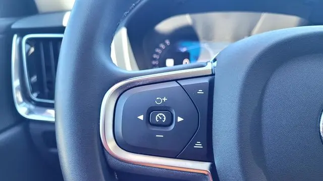 2024 Volvo S60 B5 Core Dark Theme