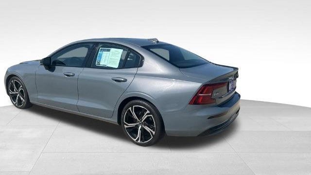 2024 Volvo S60 B5 Core Dark Theme