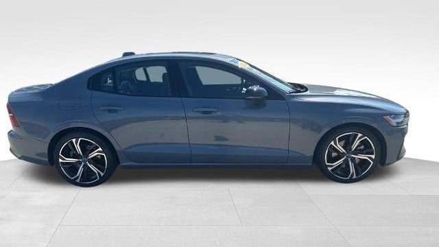 2024 Volvo S60 B5 Core Dark Theme