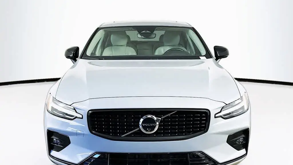 2024 Volvo S60 B5 Plus Dark Theme