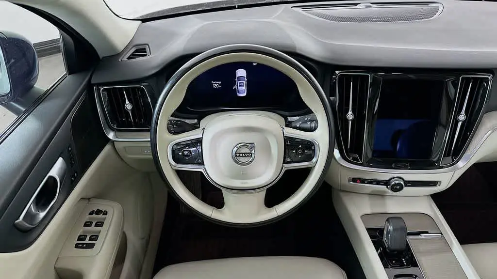 2024 Volvo S60 B5 Plus Dark Theme