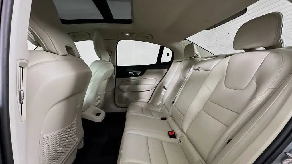 2024 Volvo S60 B5 Plus Dark Theme
