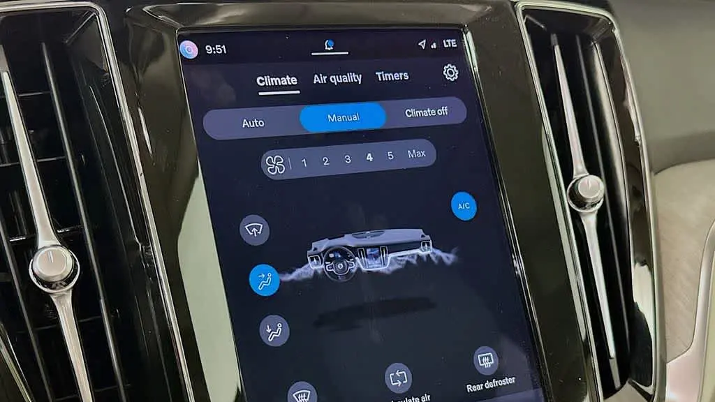 2024 Volvo S60 B5 Plus Dark Theme