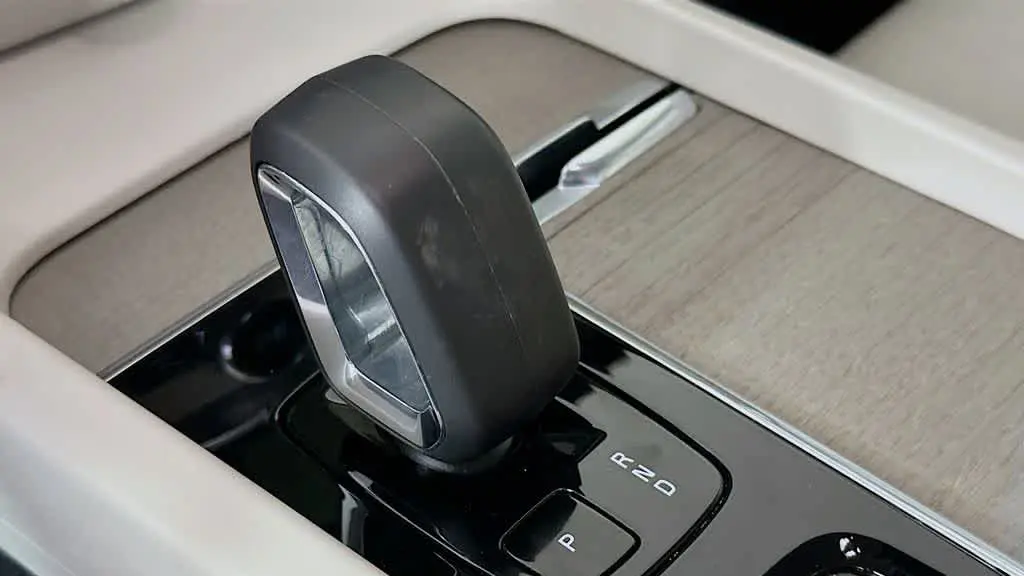 2024 Volvo S60 B5 Plus Dark Theme