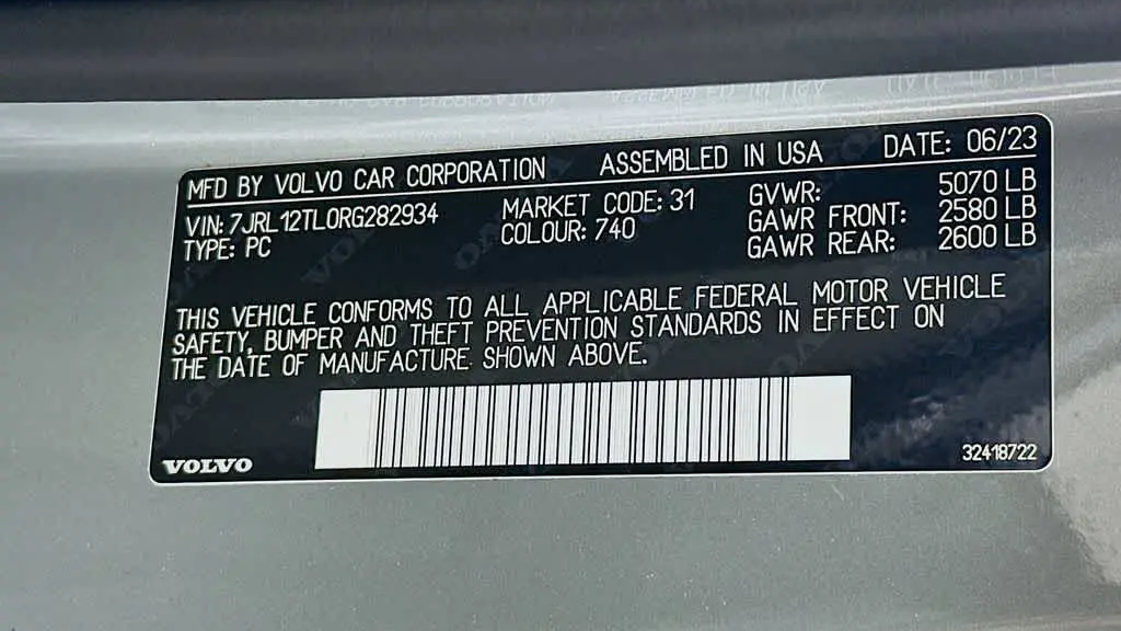 2024 Volvo S60 B5 Plus Dark Theme