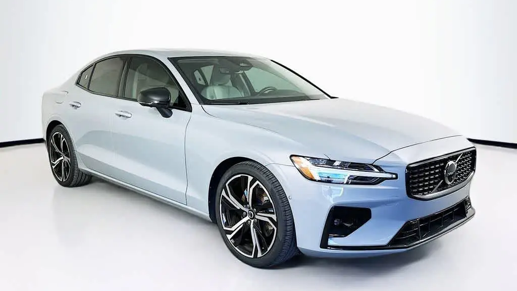 2024 Volvo S60 B5 Plus Dark Theme