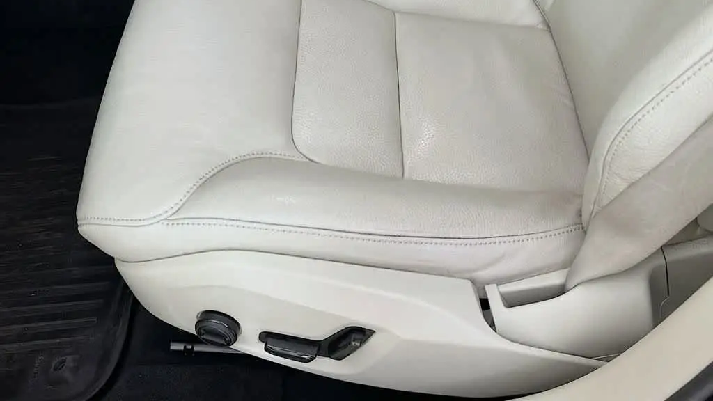 2024 Volvo S60 B5 Plus Dark Theme