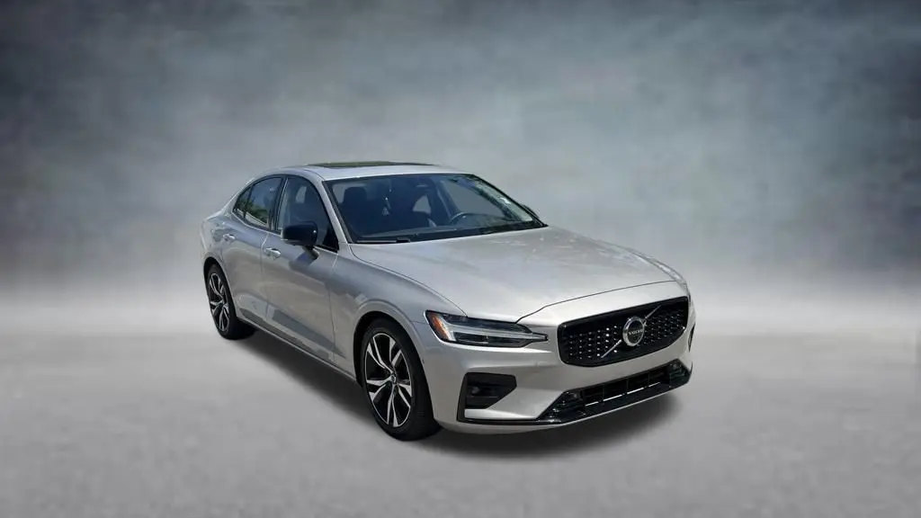 2024 Volvo S60 B5 Plus Dark Theme