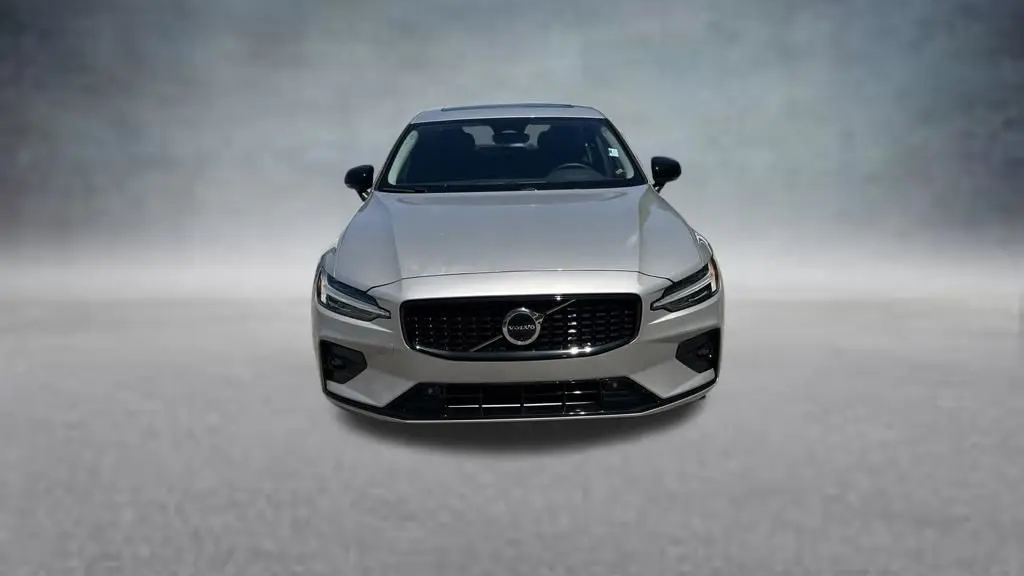 2024 Volvo S60 B5 Plus Dark Theme