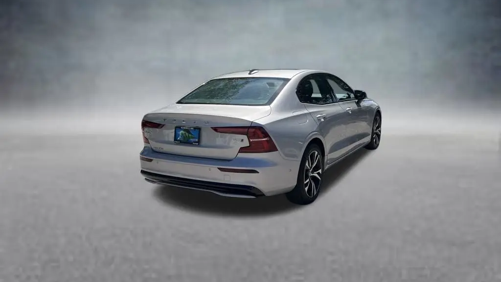 2024 Volvo S60 B5 Plus Dark Theme