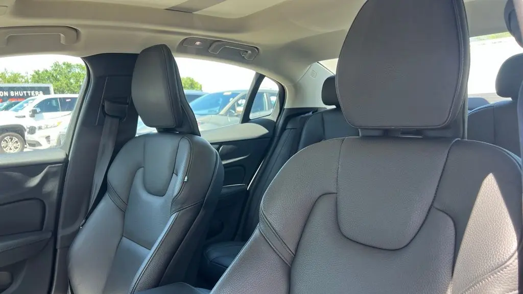 2024 Volvo S60 B5 Plus Dark Theme