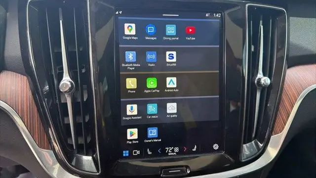 2024 Volvo S60 B5 Plus Dark Theme