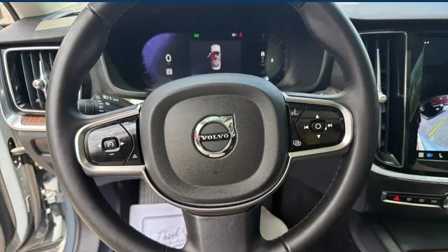 2024 Volvo S60 B5 Plus Dark Theme
