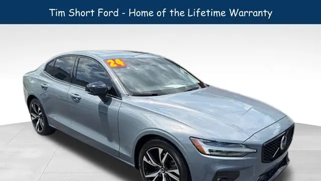 2024 Volvo S60 B5 Plus Dark Theme
