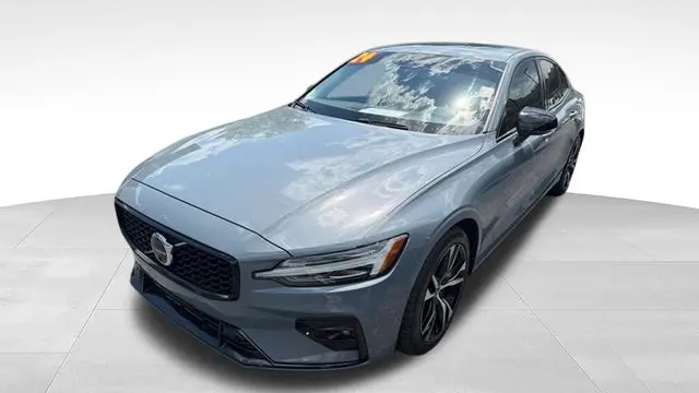 2024 Volvo S60 B5 Plus Dark Theme