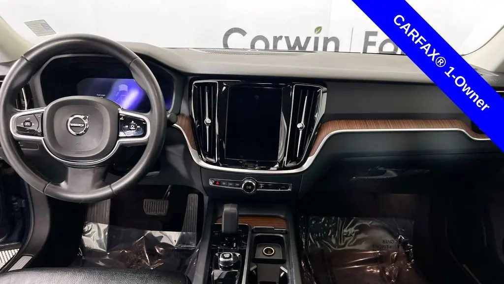 2024 Volvo S60 B5 Plus Dark Theme
