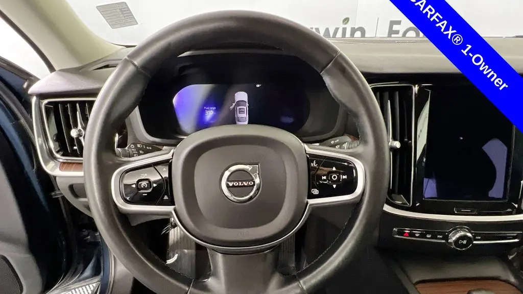 2024 Volvo S60 B5 Plus Dark Theme