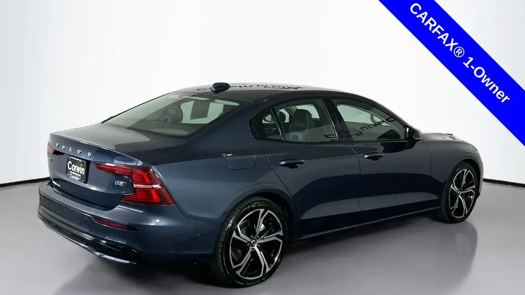 2024 Volvo S60 B5 Plus Dark Theme