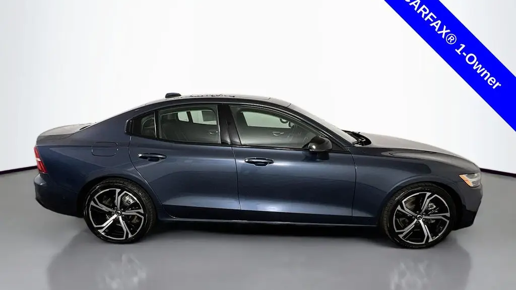 2024 Volvo S60 B5 Plus Dark Theme