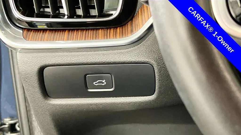 2024 Volvo S60 B5 Plus Dark Theme