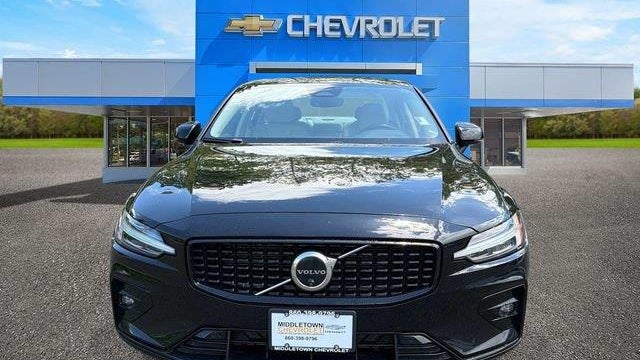 2024 Volvo S60 B5 Plus Dark Theme