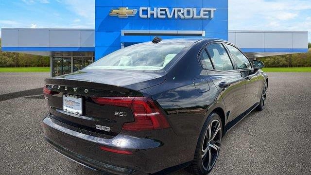 2024 Volvo S60 B5 Plus Dark Theme