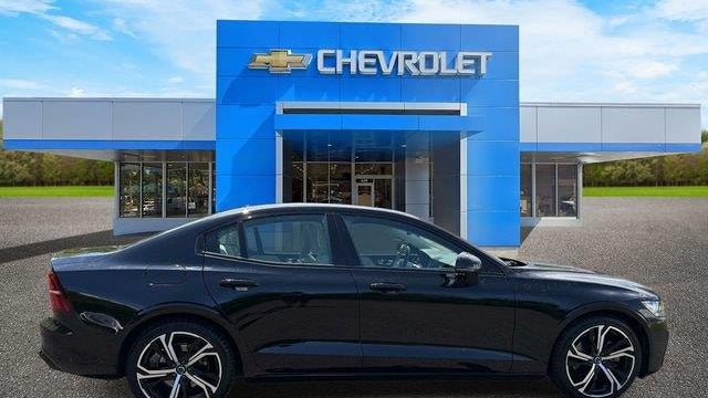 2024 Volvo S60 B5 Plus Dark Theme