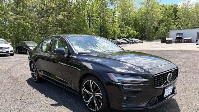 2024 Volvo S60 B5 Plus Dark Theme