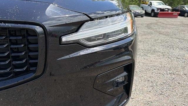 2024 Volvo S60 B5 Plus Dark Theme